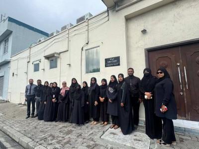 މުސާރަ މައްސަލައިގައި ޖުޑީޝަރީ މުވައްޒަފުން ކަޅު ހެދުމުގައި އޮފީހުުގައި އިހުތިޖާޖު ކުރަނީ