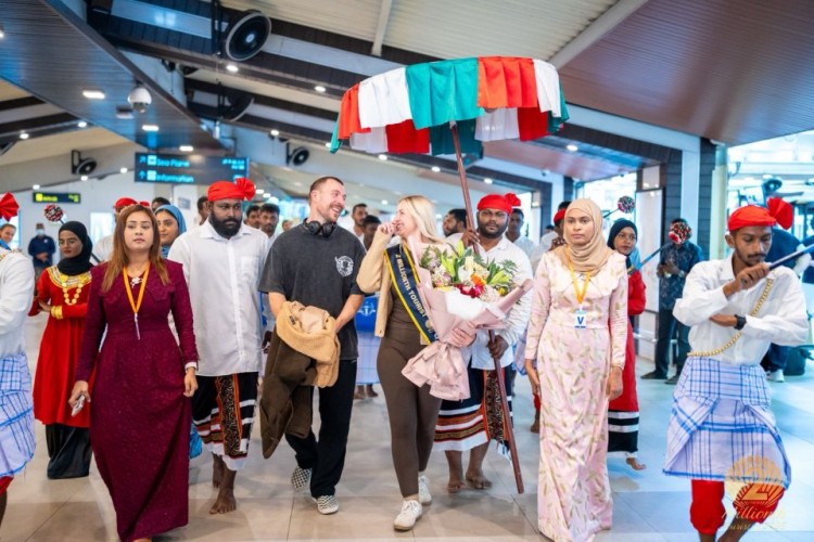 މިއަހަރު ދަތުރުކުރި 2 މިލިއަން ވަނަ ފަތުރުވެރިޔާއަށް މަރުހަބާ ކިޔައިފި