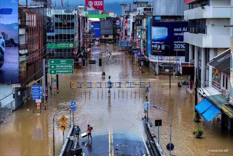 ތޫފާނުގެ ސަބަބުން އިންޑޮނޭޝިޔާގައި 303 މަރު، ތައިލެންޑުގައި މަރުވި މީހުންގެ ޢަދަދު 174އަށް