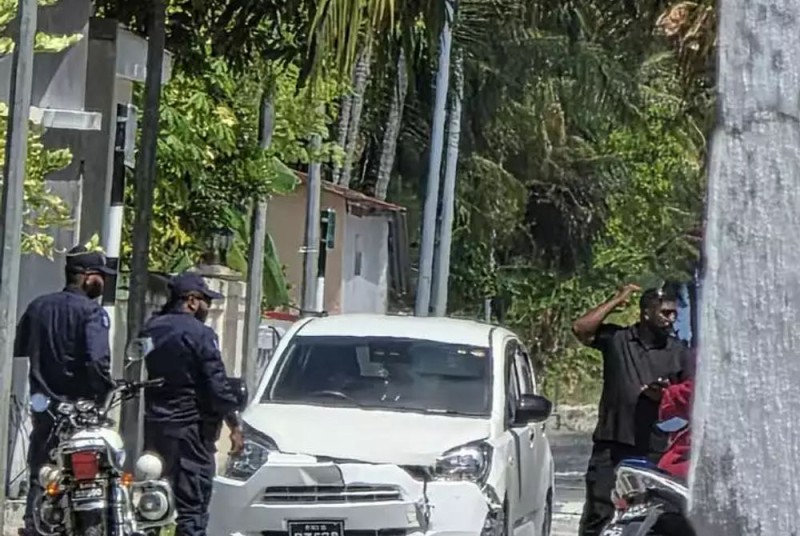 ރައީސްގެ ސެކިއުރިޓީ އަށް ނެގި ކާރު އެކްސިޑެންޓުވުން: އެންގީ ސޯޝަލް މީޑިއާގައި ޖެހި ޕޯސްޓު ނަގަން، އަދިވެސް ޒިންމާ ނަގަން ދެކޮޅު!