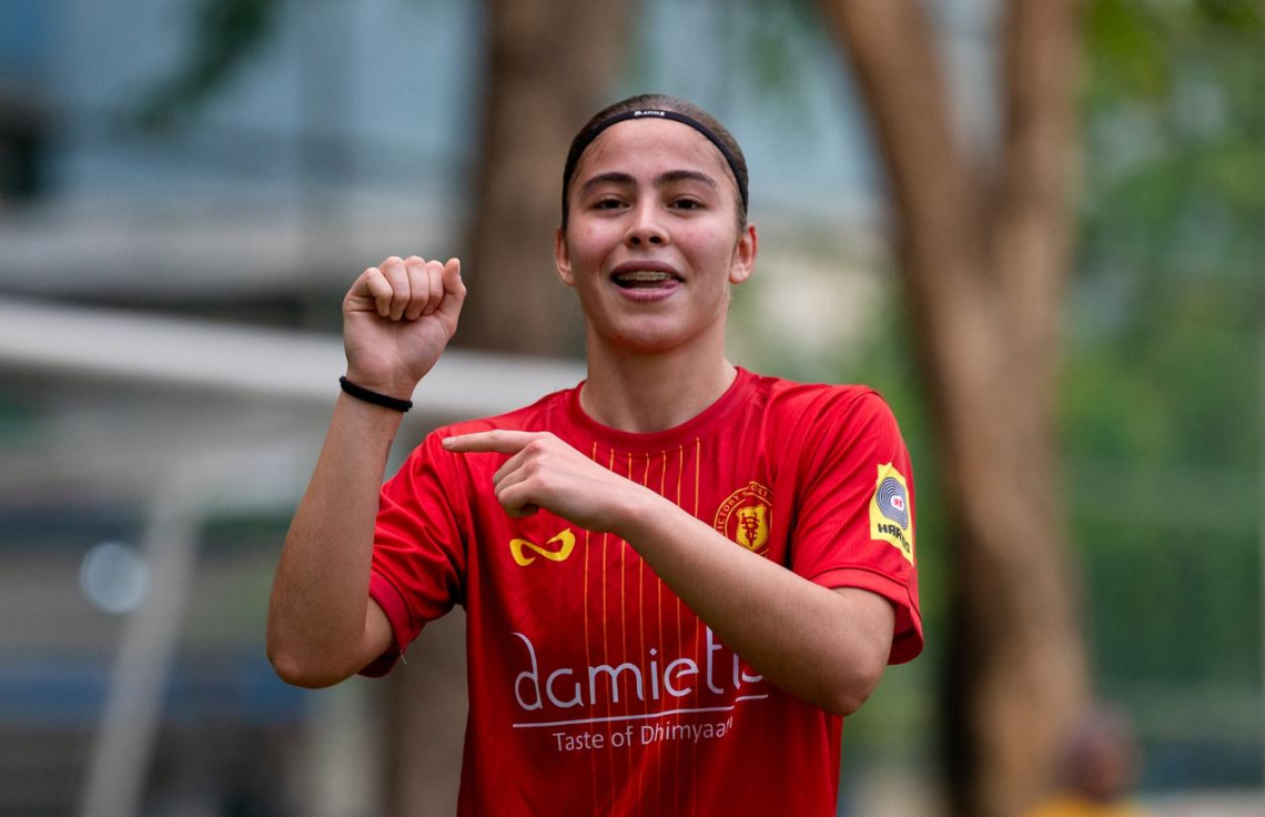 10 އަހަރަށްފަހު އަންހެން ފުޓްބޯޅަ އެނބުރި އަތުވެއްޖެ: ފުރަތަމަ މެޗު ވިކްޓަރީ އަށް!