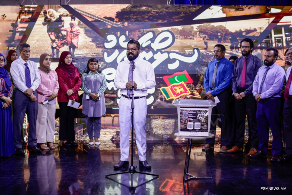 "ސިލޯނާއެކު ދިވެހިން" ކްރައުން އެންޑް ޗަމްޕާ ރިސޯޓްސްއިން 10،001 ޑޮލަރު