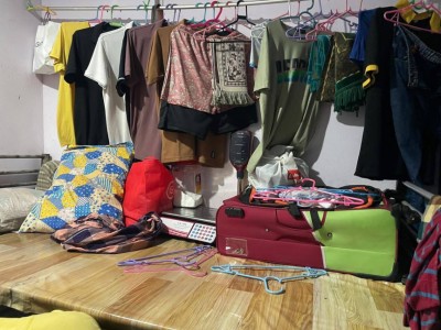 ނިދާ ކޮޓަރީގައި ކުރުނބާ ފަނި ގިރައި, ވިއްކަމުން ދިޔަ ދެ ބިދޭސީން އިމިގްރޭޝަނަށް