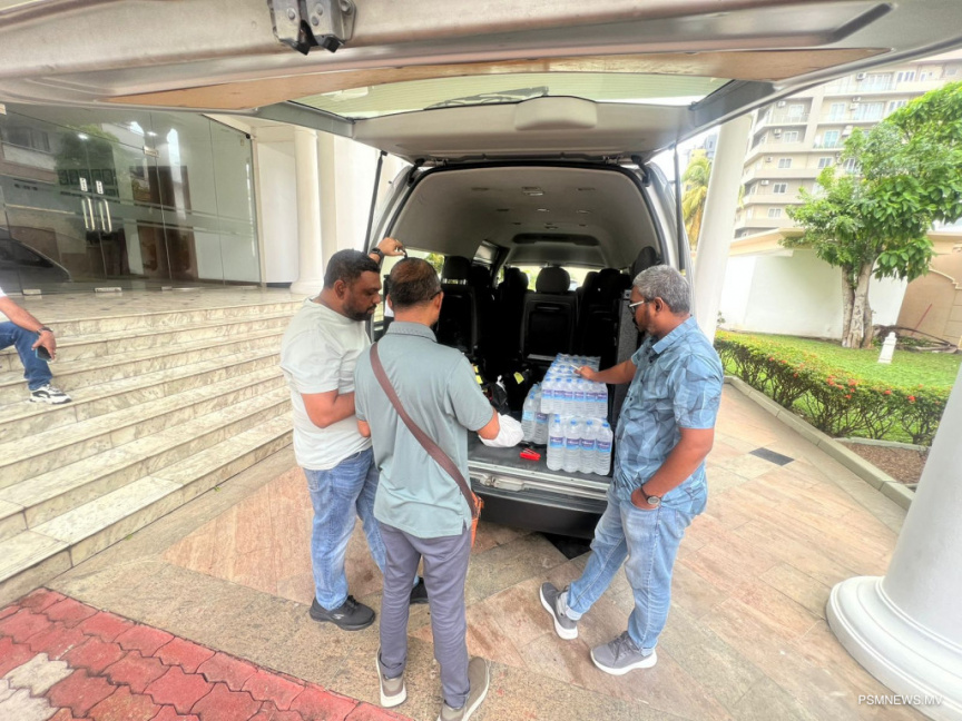 ލަންކާގައި ތިބި ދިވެހީންނަށް ކާބޯތަކެތި ފޯރުކޮށްދީ، އެއާޕޯޓުގައި ތާށިވެފައިވާ މީހުންނަށް އެހީވަނީ
