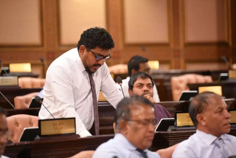 ފަނޑިޔާރު ގޭގައި ޖާގަ ނެތިގެން ރައްޔިތުންނަށް އިންސާފު ނުލިބުމަކީ ހުއްޖަތެއް ނޫން: މައުރޫފް