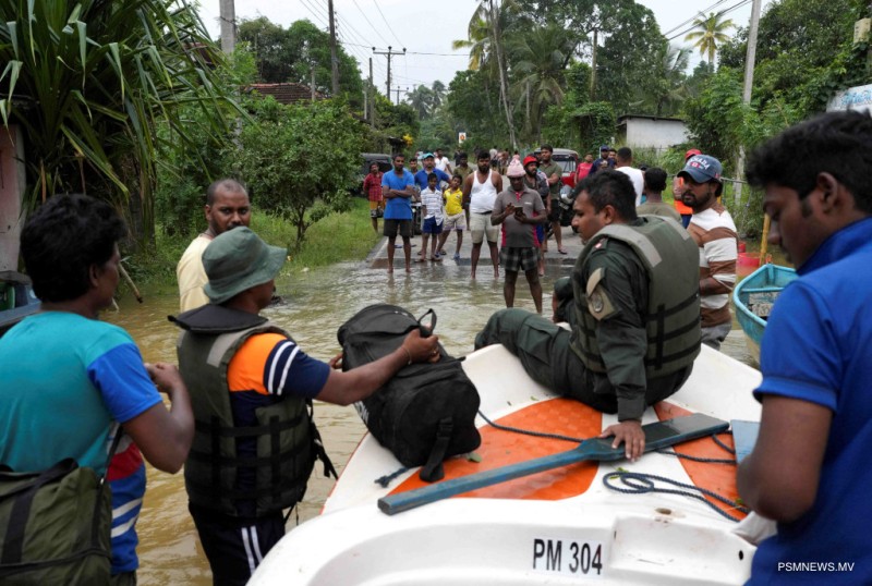 ސްރީ ލަންކާގައި މީހުން ސަލާމަތް ކުރުމަށް އިންޑިޔާއާއި ޕާކިސްތާނުން އެހީތެރިވަނީ، މިހާތަނަށް 334 މަރު