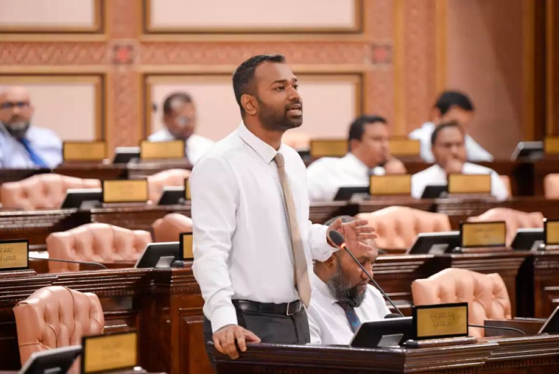 މުއިއްޒު ޕާޓީ އިން އަސްމާ އަށް ފިޔަވަޅު އަޅައި މުގައްރިރު ކަމުން ވަކި ކޮށް ދަތުރުތައް ކެންސަލް ކުރީ އަންހެނަކަށް ވީތީ: މީކާއިލް