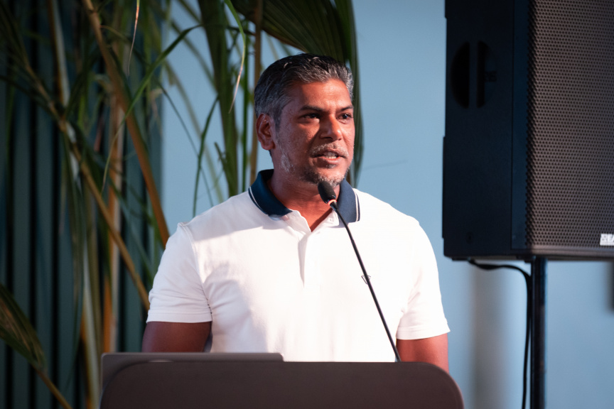 އޮޅުވެލީގައި ސޯލާއެއް ބަހައްޓައިފި، އަމާޒަކީ 2030ގެ ކުރިން 50% އިޔާދަކުރަނިވި ހަކަތައަށް ބަދަލުކުރުން