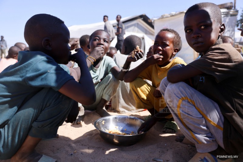 ރެފިއުޖީންނަށް ހިޔާވަހިކަން ދެމުންދާ ގިނަ ޤައުމުތަކެއްގެ ސަރަޙައްދީ ރޮނގުތައް ބަންދު ކުރަނީ