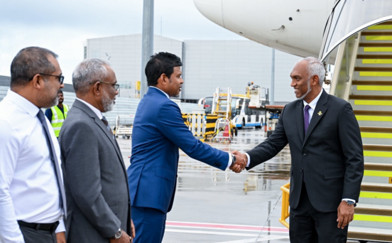 އިނގިރޭސިވިލާތަށް ކުރެއްވި ދަތުރަށްފަހު ރައީސް މާލެ ވަޑައިގެންފި