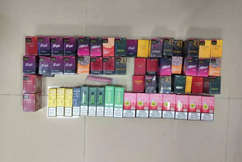 ރާއްޖެ އަށް އެތެރެކޮށް ވިއްކުން މަނާ ވޭޕް އަދި ވޭޕް ކާޓްރިޖްތަކެއް ހޯދައި ފުލުހުންގެ ބެލުމުގެ ދަށަށް ގެންގޮސްފި