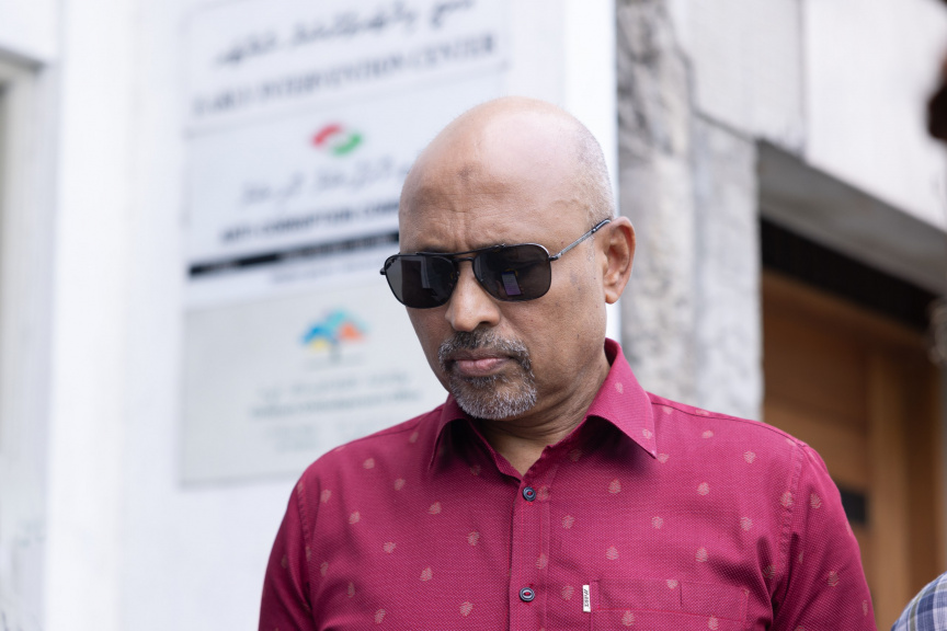 އާދަމް އާޒިމަށް ތާއިދުކުރާ އެމްޑީޕީ މެންބަރުން: ''ބޭނުމީ ކަންކަންކޮށްފައި ދައްކާ، ނަޒާހަތްތެރި މޭޔަރެއް''