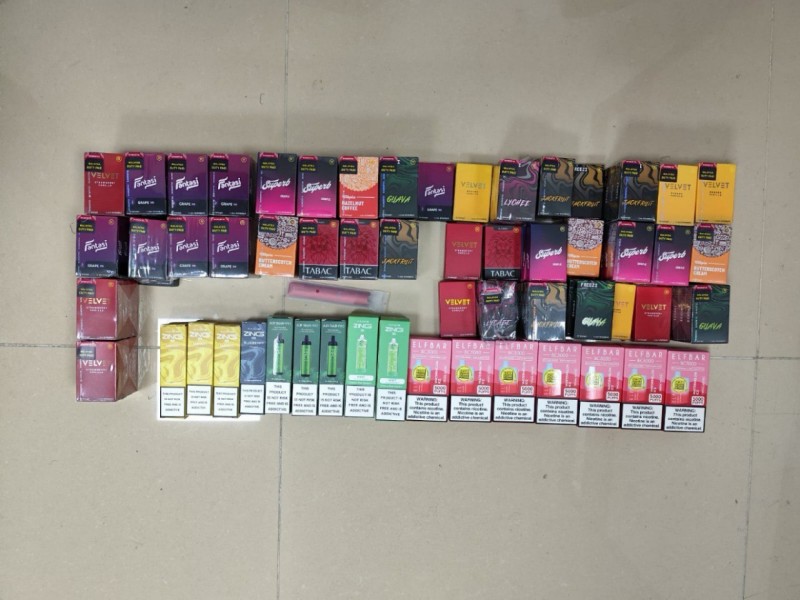 ވޭޕު ވިއްކަމުން ދިޔަ ޕޭޖެއް ހިފަހައްޓައި، 150އެއްހާ ވޭޕާއި ކާޓްރިޖް ފުލުހުންގެ ބެލުމުގެ ދަށަށް