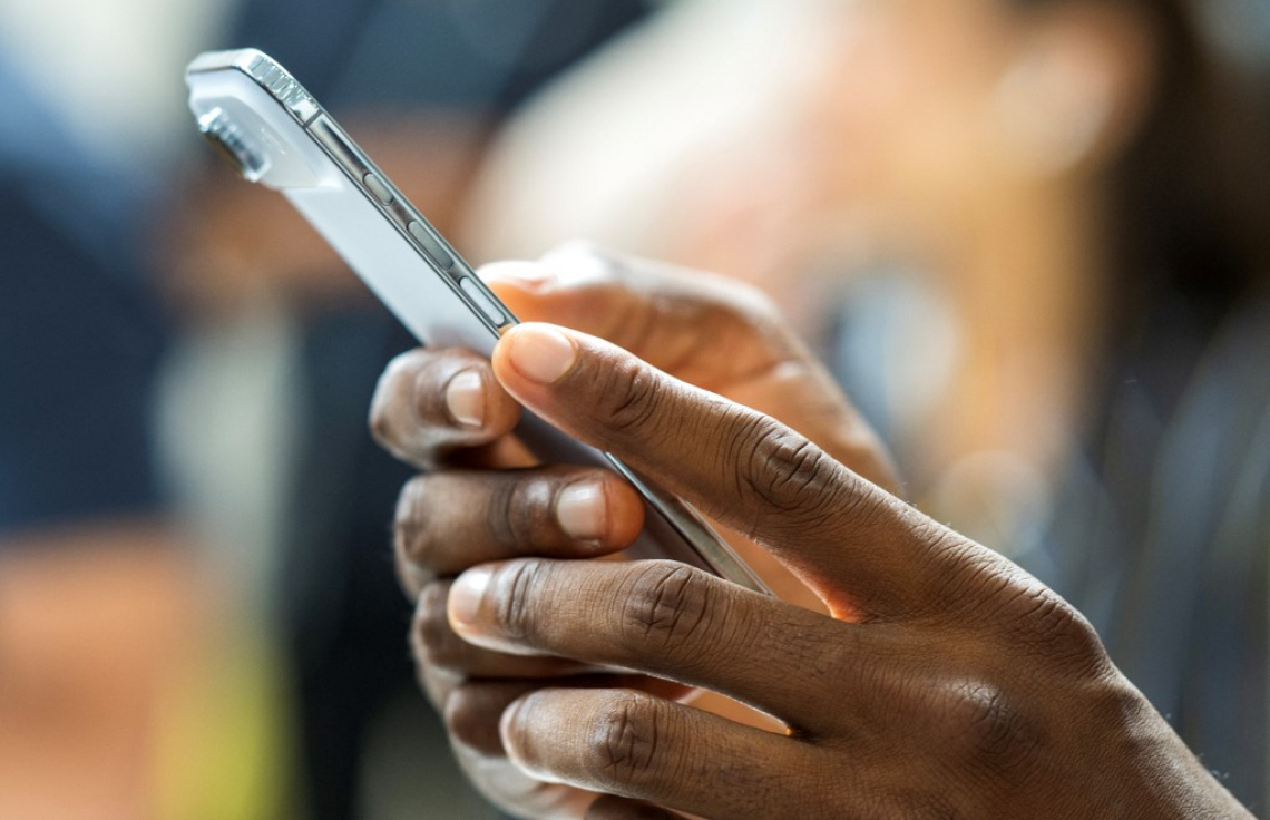 އިޒްރޭލު ސިފައިންގެ ވެރިންނަށް އެންޑްރޮއިޑް ފޯނު މަނާކޮށް، އައިފޯން މަޖުބޫރު