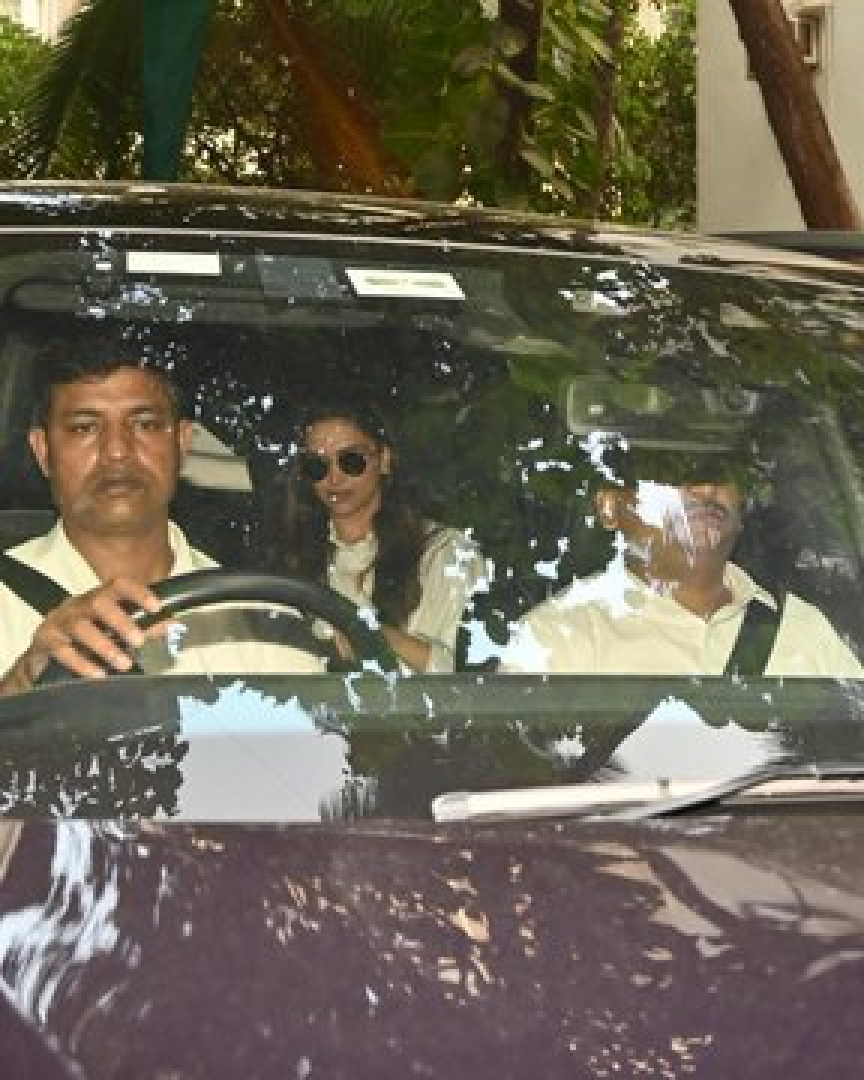 ދީޕިކާ މެޑޮކްގެ ހޮރޯ ކޮމެޑީ ޔުނިވާސްއާ ގުޅެނީ؟