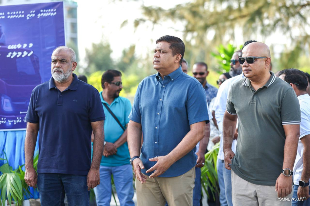 ހުޅުމާލޭގައި ހުރި ބޭނުން ނުކުރާ އުޅަނދުތައް ނަގަނީ