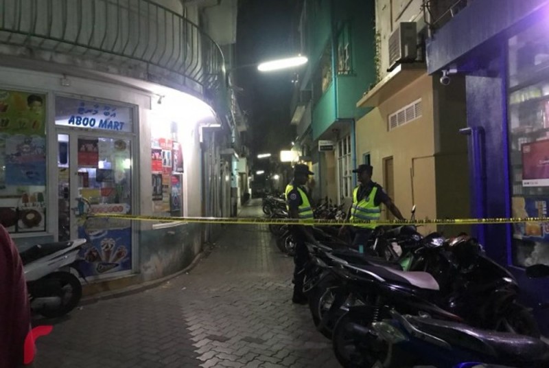 އެޕަރޓްމަންޓަކަށް ވަދެ، ތޫނު އެއްޗަކުން މީހަކަށް ހަމަލާ ދިން މައްސަލާގައި ހައްޔަރު ކުރި މީހާގެ ބަންދަށް ފަސް ދުވަސް