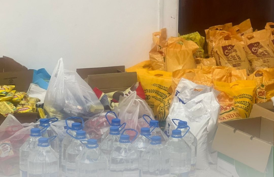 ހާލުގައި ޖެހުނު މީހުންނަށް ލަންކާގައި އުޅޭ ދިވެހިން ގިނަ އަދަދެއްގެ ސާމާނު ހަދިޔާކޮށްފި