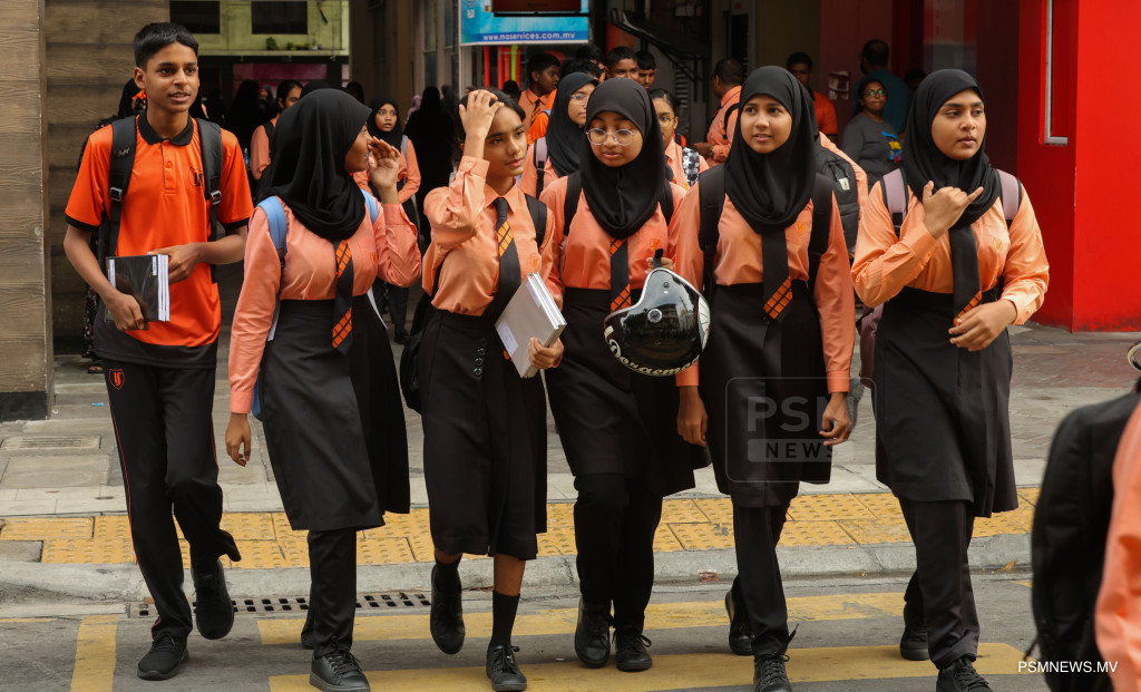 ދިރާސީ އަހަރުގެ ފޮތްތައް ރަށްރަށަށް ފޮނުވަން ފަށައިފި