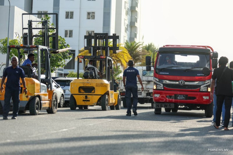 ހުޅުމާލޭގައި ހުރި ބޭނުން ނުކުރާ އުޅަނދުތައް ނަގަނީ