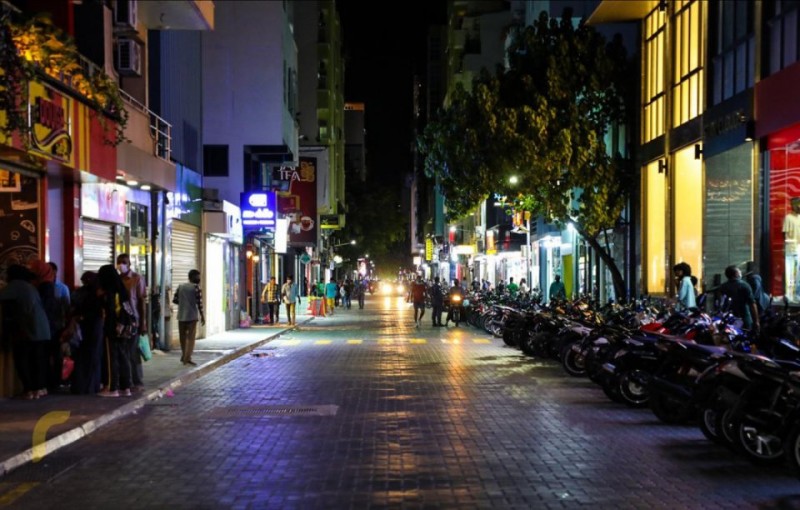 ދެ ލޯބިވެރިންގެ ދެމެދު ހިނގި ޒުވާބެއް ހޫނުވެ ތޫނު އެއްޗަކުން ހަމަލާދީފި