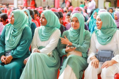 ޓީޗަރުންނާއި ނަރުހުންގެ މުސާރައިގެ ބަހުސް: މުސާރައިގެ އޮނިގަނޑު ހަދާއިރު އެމްކިޔުއޭގެ ބަހެއް ހޯދުން މުހިންމު