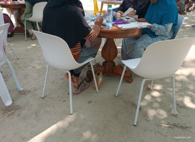 ޚާއްޞަ އެހީއަށް ބޭނުންވާ މީހުންގެ މަރުކަޒުގައި އުޅޭ ކޮންމެ މީހަކަށް ހަދިޔާއެއް