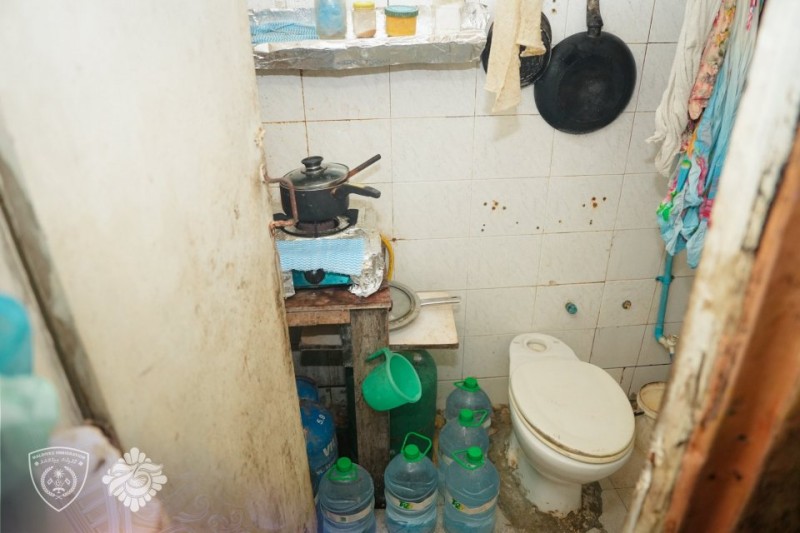 ސާފުތާހިރުކަން ނެތި ކާބޯތަކެތި ތައްޔާރުކުރަމުންދިޔަ 18 ބިދޭސީއެއް އިމިގްރޭޝަންގެ ބެލުމުގެ ދަށަށް