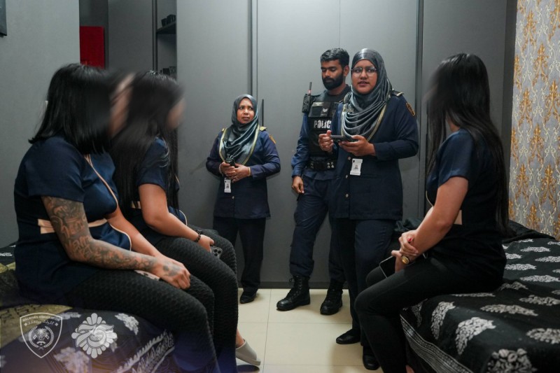 4 މަސާޖު ޕާލާއެއް ފާސްކޮށް، 4 ބިދޭސީން ބެލުމުގެ ދަށަށް ގެންގޮސްފި