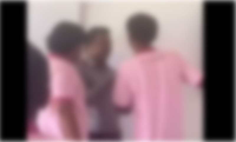 ދަރިވަރަކާ ޓީޗަރަކާ ދެމެދު ހިނގި ތަޅައިފޮޅުމުގައި ގިނަ ބަޔަކު ދިފާއުކުރަނީ ޓީޗަރު