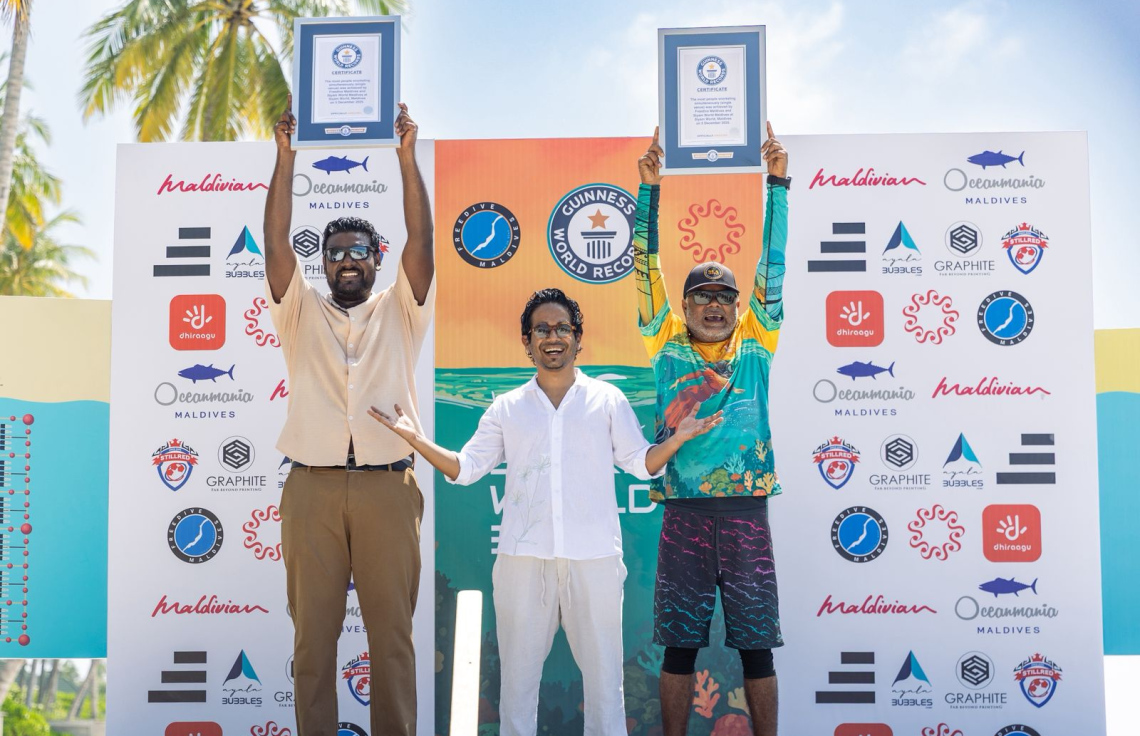 އެންމެ ގިނަ މީހުން އެއްފަހަރާ ފީނައިގެން ރާއްޖޭގައި ރެކޯޑެއް ހަދައިފި