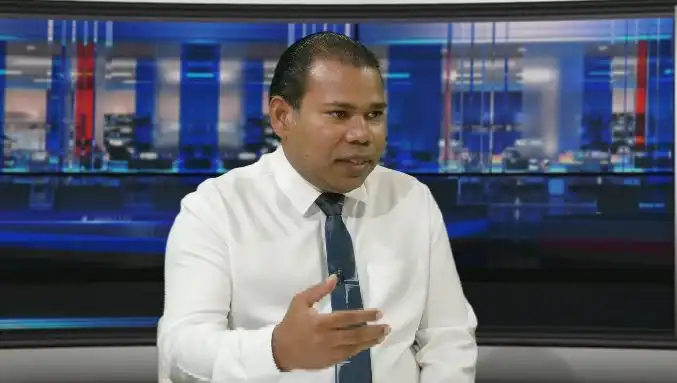 ޑޮލަރުގެ މައްސަލަ ހައްލު ނުވާ ސަބަބަކީ ކަޅު ބާޒާރުގައި ހުރި ފައިސާ  ރާއްޖޭގައި ނޭނބުރޭ ވަރަށް އެ ފައިސާ ވެސް ސަރުކާރަށް ނެގުން: ދީދީ