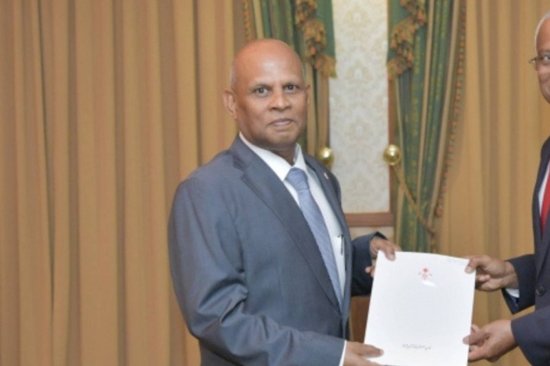 ކުރީގެ މިނިސްޓަރު ޞާބިރު ހިމެނޭހެން 32 ފަރާތަކަށް މަސްވެރިކަމަށް ޚިދުމަތްކުރުމުގެ އިނާމު ދީފި