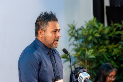 މިނިސްޓަރާއެކު ބޮޑު ކަންނެލި މަސްވެރިންގެ ދިގު ބައްދަލުވުމެއް: "ޑިމާންޑުތަކަށް އުންމީދީ ޖަވާބުތައް ލިބުނު"