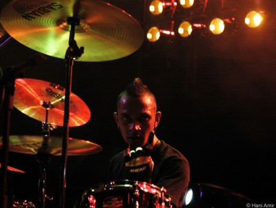 ބެލުންތެރިން ކެތްމަދު ކުރުވާފައި ޓްރެފިކް ޖޭމްއިން ހާމަކުރީ އައްޑޮއާއި އިއްބެ އެ ބޭންޑާ ގުޅުނުކަން