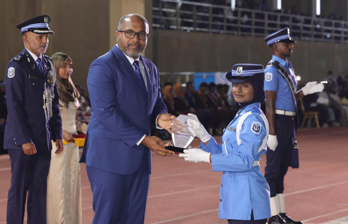 "މީހުން ފައިސާ ބަހާނެ، ފައިސާ ދިއްކުރާނެ، އެކަމަކު ނުހިފާތި"