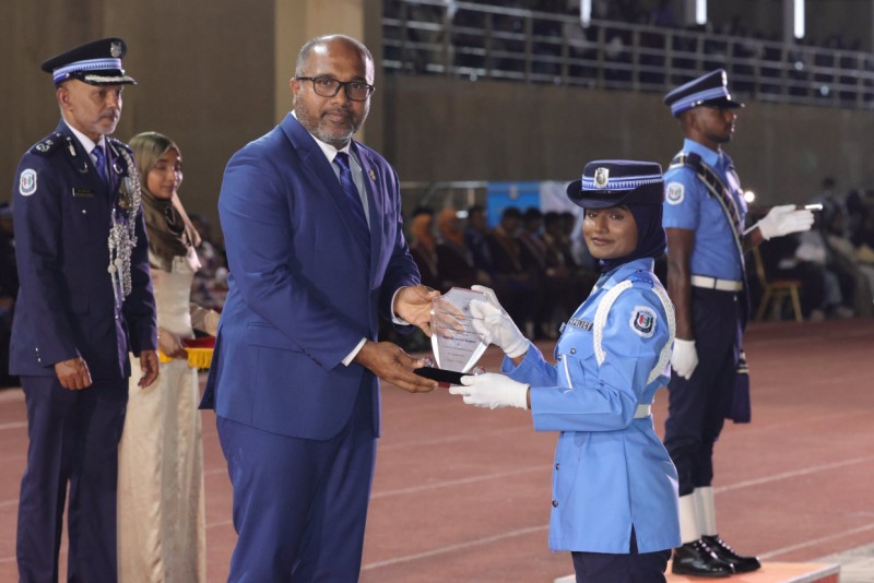 އަސާސީ ތަމްރީނު ކޯހުން، އެންމެ މޮޅު ދަރިވަރަކަށް ފުރަތަމަ ފަހަރަށް އަންހެން ފުލުހެއް