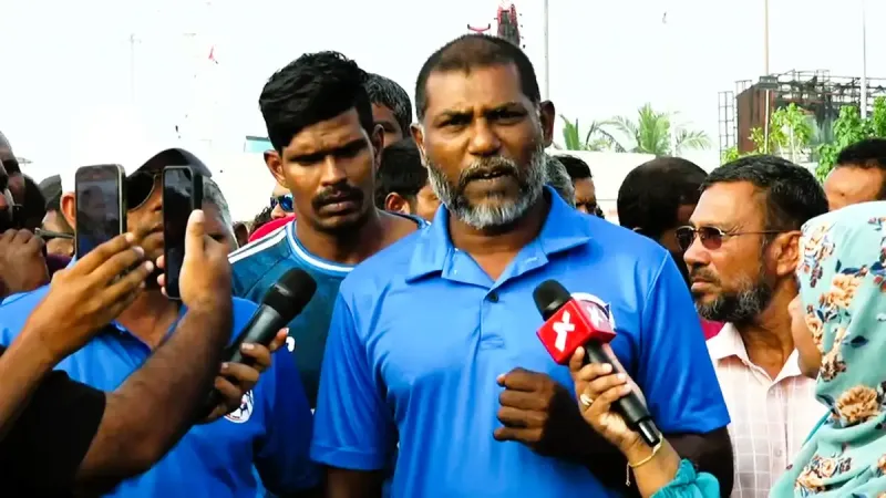 މިނިސްޓަރ ޝިޔާމް ވަނީ ބޮޑުކަންނެލި ގަންނަ ކުންފުނި ތަކުގެ ދަށުވެފަ؛ ބޭނުމަކީ ބޮޑު ކަންނެލި މަސްވެރިން މަގުމަތިކޮށް ލޭނުގެ މަސްވެރިކަމަށް ހުއްދަ ދިނުން: އިމްރާން