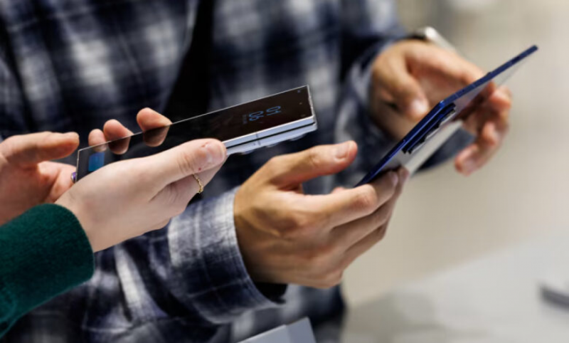 އޭއައިގެ ޑިމާންޑާ ހެދި ފޯނުތަކުގެ ރޭމް ކުޑަވަނީ