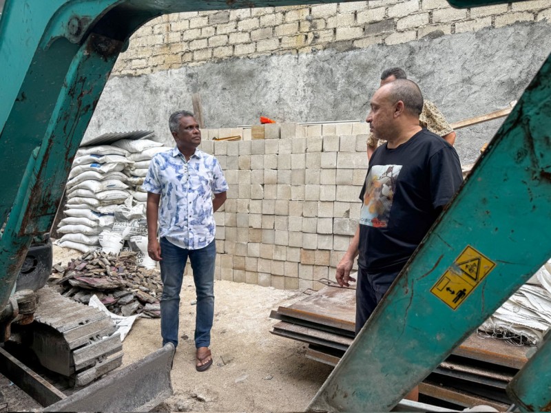 އިމާރާތްކުރަން ކޮންނަނިކޮށް ޖެހިގެން ހުރި ގޭގެ ތަޅުންގަނޑުން ބައެއް ގަނބައިގެންފި