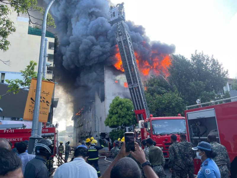 އޮފީސް އެނދިތާ އަހަރެއް، ކަރުނައާ އެކު ވެސް މުވައްޒަފުން ދިޔައީ ކުރިއަށް: މުއްތަލިބް