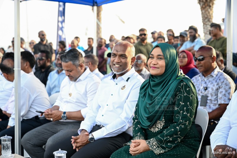 ދުވާފަރަށް ކުރެއްވި ދަތުރުފުޅަށްފަހު ރައީސްގެ ދެކަނބަލުން މާލެ ވަޑައިގެންފި