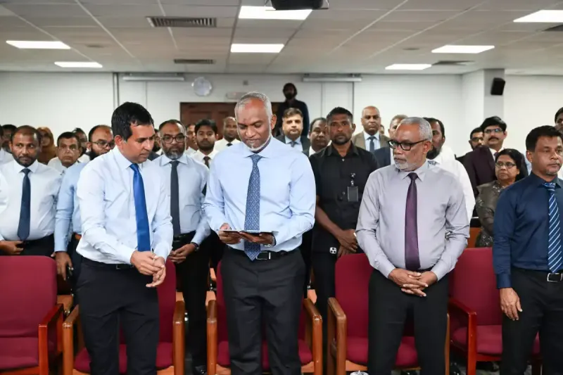 ހިދުމަތް ނުދޭ ޑިވަލޮޕްމަންޓް ބޭންކް އަށް 10 މެނޭޖަރުން ހޯދަނީ