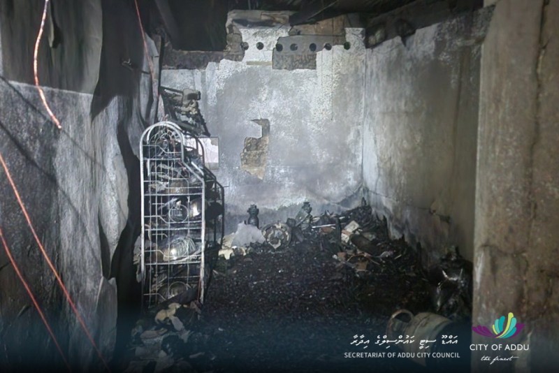 އަނދައި ހުލިވީ ތިން ކުޑަކުދިންނާއެކު އުޅުނު ގެ؛ އާމްދަނީ ވެސް ހުއްޓި، ބޮޑު ހާސްކަމަކަށް