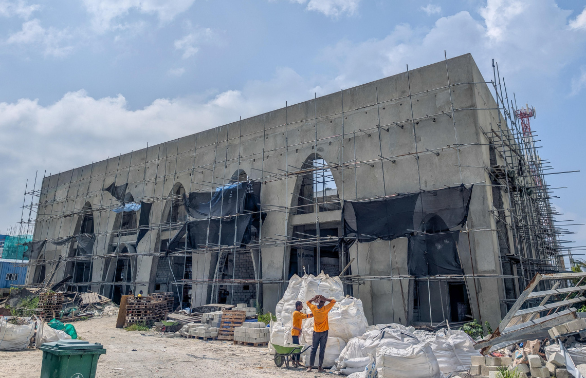 ޑިސެމްބަރު މަސް ނިމެނީ، އެސްޖޭ މިސްކިތެއް ނުނިމުނު!