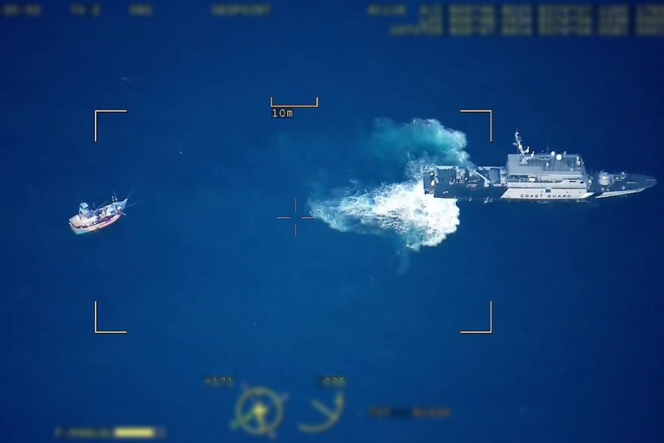 ޤާނޫނާ ޚިލާފަށް ހަރަކާތްތެރިވަމުންދިޔަ ސްރީލަންކާގެ ދެ މަސްބޯޓު ކޯސްޓްގާޑުގެ ބެލުމުގެ ދަށަށް ގެނެސްފި