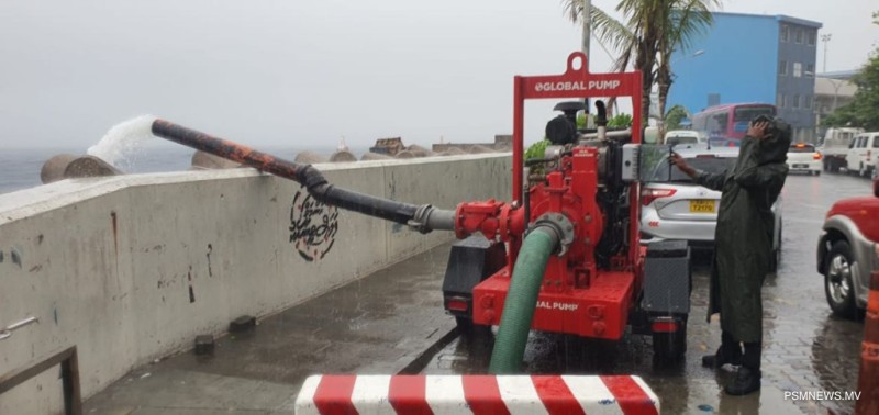 ވާރޭވެހި މާލޭގެ މަގުތަކުގައި ފެންބޮޑުވަމުދާތީ ފެންހިއްދުމުގެ މަސައްކަތް ފަށައިފި