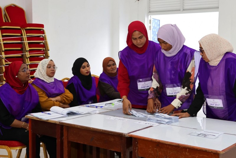 ކައުންސިލް އިންތިޚާބަށް މުވައްޒަފުން ނެގުމަށް އީސީން ވޯކް-އިން އިންޓަވިއުތަކެއް ބާއްވަނީ