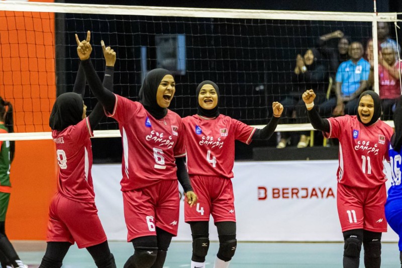 ތިން ސެޓުން ބަންގްލަދޭޝް ބަލިކޮށް ރާއްޖެއަށް ރަނގަޅު ފެށުމެއް