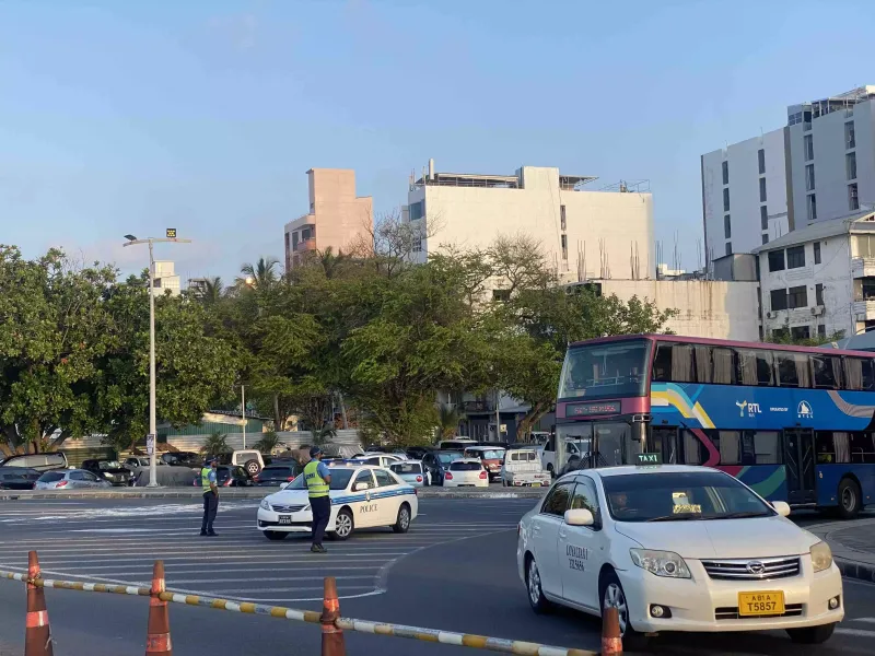 މަގުން ހިނގާ މީހުންނާއި، މަގުގެ ބޭނުންކުރާ މީހުން، މަގުމަތީގެ އަދަބުތަކާއި، ޙައްޤުތަކަށް ރައްކާތެރިވާން ޖެހޭ : ހުތުބާ